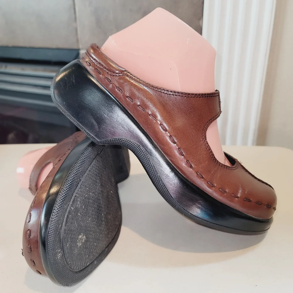 DANSKO MADORI Brown Vegan Leather Slide On Elastic Strap Clogs Sz 7.5/8 - Picture 1 of 12